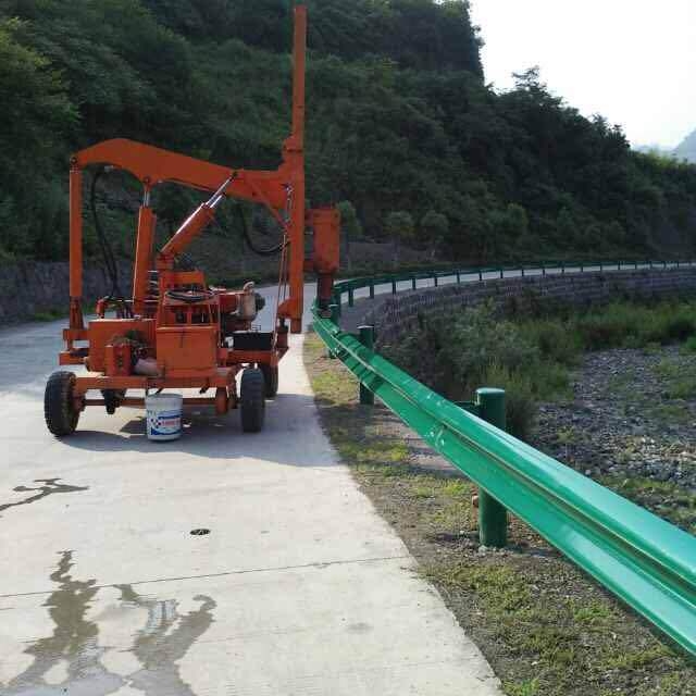公路安全守護(hù)者 噴塑護(hù)欄板與波形梁護(hù)欄的應(yīng)用解析